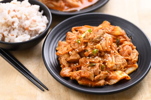 Remover Col Kimchi Frita Con Carne Cerdo Comiendo Con Arroz — Foto de Stock