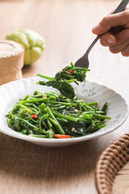 Kuzey Tayland yemekleri, kızarmış chayote yaprağı, yerel Tayland yemekleri.