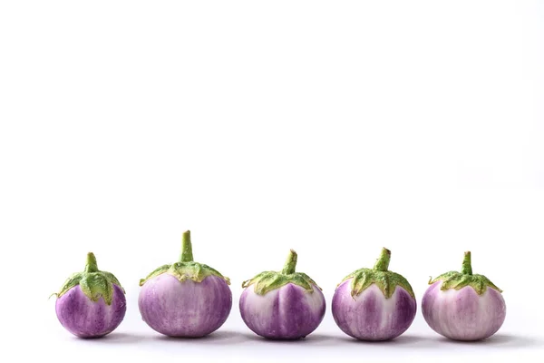 Свежие Органические Тайский Фиолетовый Баклажан Белом Фоне Пищевой Ингредиент — стоковое фото