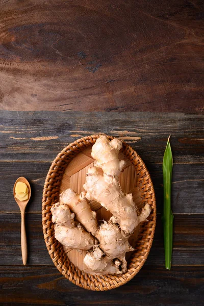 Fresh Ginger Root Small Basket Wooden Background Food Ingredient Asian — Stockfoto