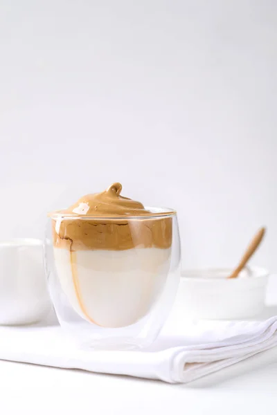 Dalgona Coffee Fluffy Cream Coffee Whipping Cold Hot Milk Korean — Fotografia de Stock