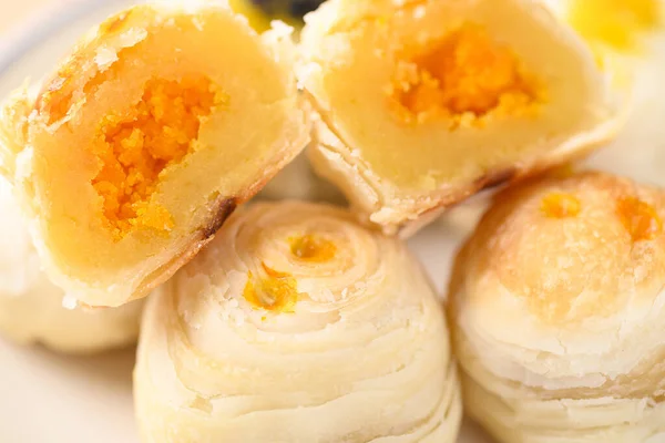 Kue Pastry Cina Diisi Dengan Banyak Manis Seperti Kacang Hijau — Stok Foto