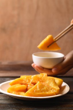 Baharatlı soslu Burma tofusu, Tayland 'ın kuzeyinde Tai Yai yemeği.