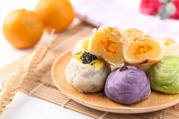 あんこや卵黄 カスタードなど甘いものが多い中華菓子 — ストック写真
