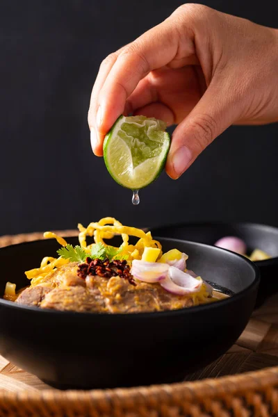 Comida Tailandesa Del Norte Khao Soi Sopa Fideos Curry Picante —  Fotos de Stock