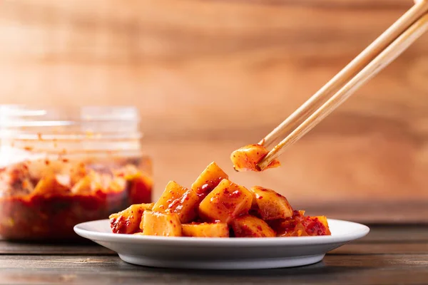 Kimchi Ředkvička Jíst Hůlkami Korejské Domácí Vedlejší Vchod Jídlo — Stock fotografie