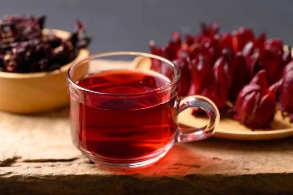 Чай Roselle Деревянном Фоне Здоровый Травяной Напиток — стоковое фото