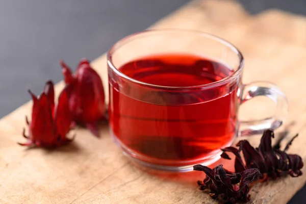 Чай Roselle Деревянном Фоне Здоровый Травяной Напиток — стоковое фото