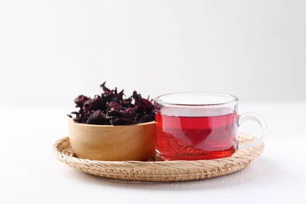 Чай Roselle Белом Фоне Здоровый Травяной Напиток — стоковое фото