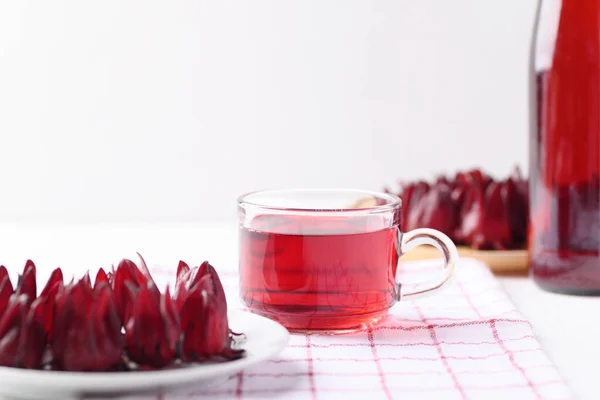 Φρέσκο Τσάι Roselle Λευκό Φόντο Υγιεινό Φυτικό Ποτό — Φωτογραφία Αρχείου