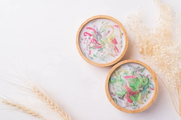 Thai Dessert Lod Chong Färgglada Rismjöl Gelé Med Kokosmjölk Skål — Stockfoto