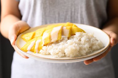 Mango pilavı, Tayland tatlısı (Khao Niew Mamuang)