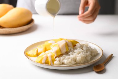 Mango pilavı, Tayland tatlısı (Khao Niew Mamuang)
