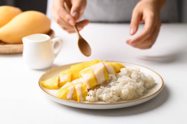 Mango pilavı, Tayland tatlısı (Khao Niew Mamuang)