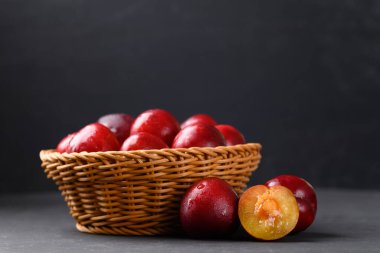 Kırmızı erik meyvesi (Japon eriği veya Çin eriği))