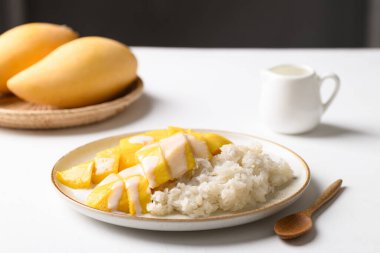 Mango pilavı, Tayland tatlısı (Khao Niew Mamuang)
