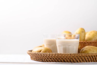 Patates sütü, bitkiden alternatif süt, vejetaryen yemeği.