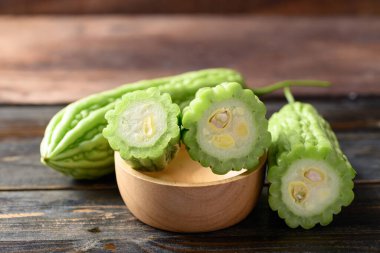 Acı kavun ya da acı kabak yemek için.