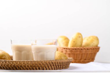 Patates sütü, bitkiden alternatif süt, vejetaryen yemeği.