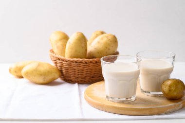 Patates sütü, bitkiden alternatif süt, vejetaryen yemeği.