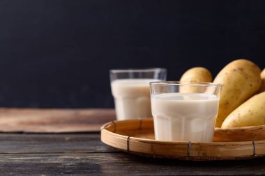 Patates sütü, bitkiden alternatif süt, vejetaryen yemeği.