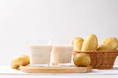 Patates sütü, bitkiden alternatif süt, vejetaryen yemeği.