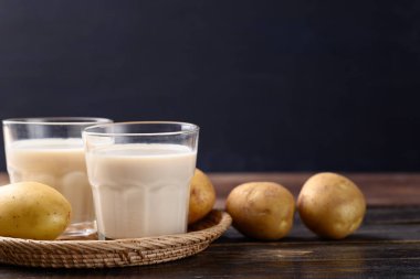 Patates sütü, bitkiden alternatif süt, vejetaryen yemeği.