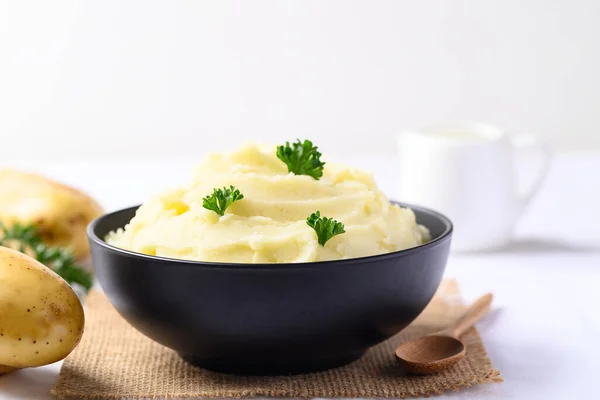 Mashed Potato Parsley Black Bowl White Background — Stock fotografie