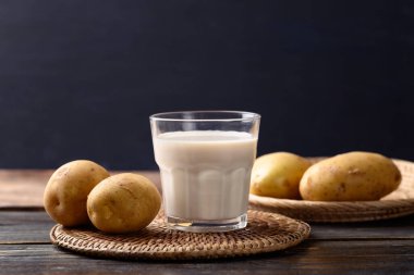 Patates sütü, bitkiden alternatif süt, vejetaryen yemeği.