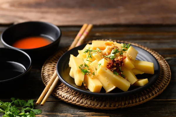 Baharatlı taze Burma tofu salatası, Tayland 'ın kuzeyinde Tai Yai yemeği.