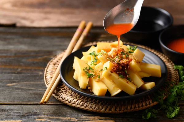 Baharatlı taze Burma tofu salatası, Tayland 'ın kuzeyinde Tai Yai yemeği.
