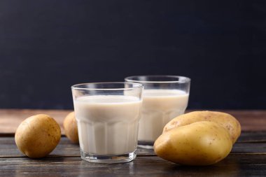 Patates sütü, bitkiden alternatif süt, vejetaryen yemeği.