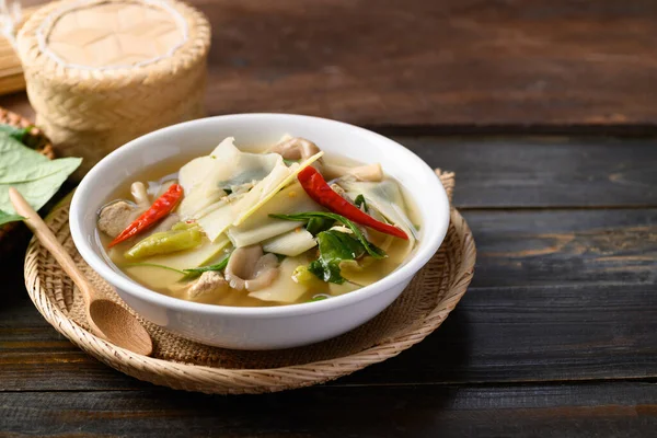 Sopa Brotes Bambú Picante Con Champiñones Comida Tailandesa Local —  Fotos de Stock