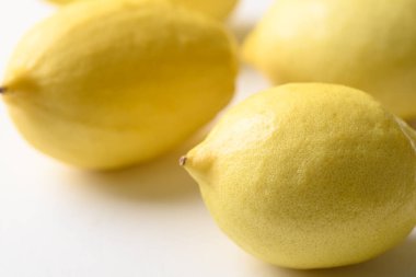 Beyaz arka planda limon meyvesi. Yaklaş, Citrus meyvesi.