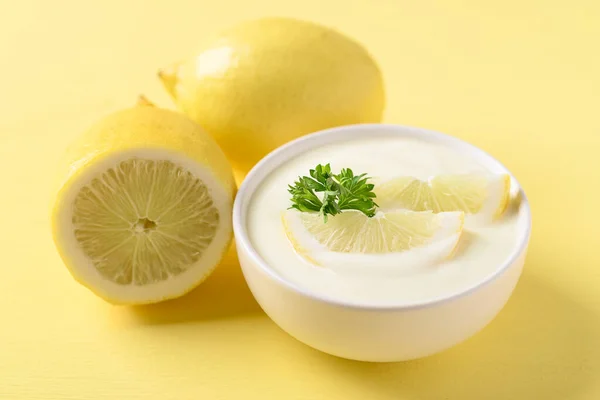 Jogurt Cytrynowy Misce Żółtym Zdrowe Jedzenie Pielęgnacja Skóry Piękna — Zdjęcie stockowe