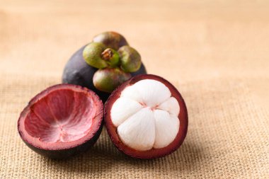Mangosteen meyvesi yemeye hazır, tropikal meyve