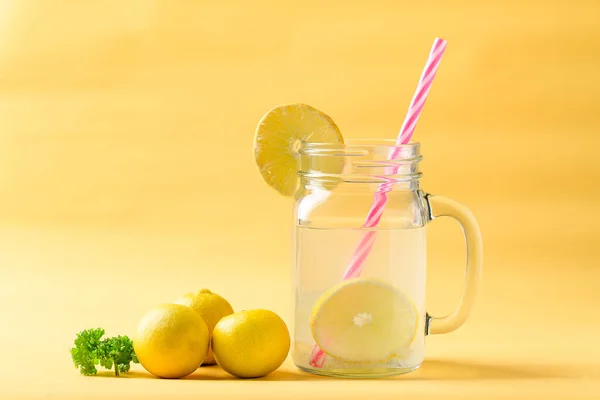 Bebida Limonada Fresca Amarelo Bebida Verão Pote Pedreiro — Fotografia de Stock