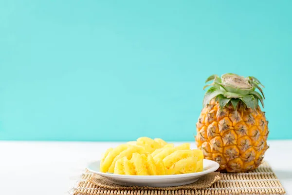 Sliced Pineapple Fruit Ready Eating Color Background Tropical Fruit Summer — Photo