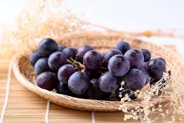 Black Grape Bamboo Basket Healthy Fruit — Stock Photo, Image