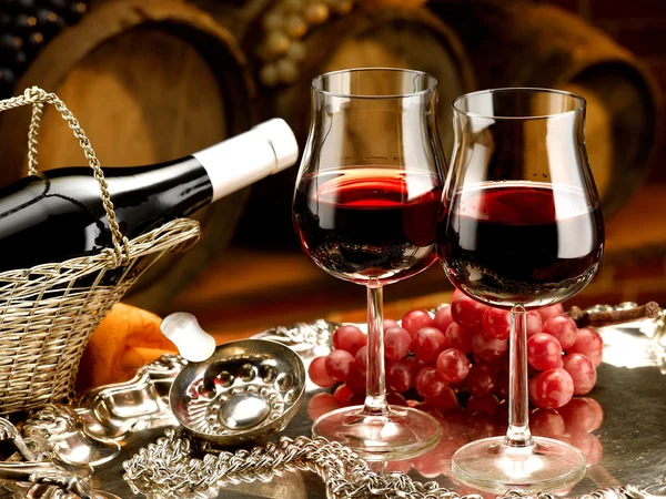 Glasses of red wine in wine cellar — Stock Photo, Image