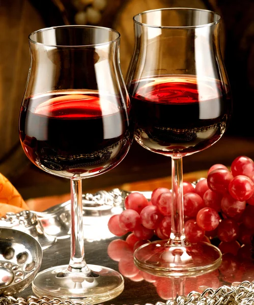 Glasses of red wine in wine cellar — Stock Photo, Image