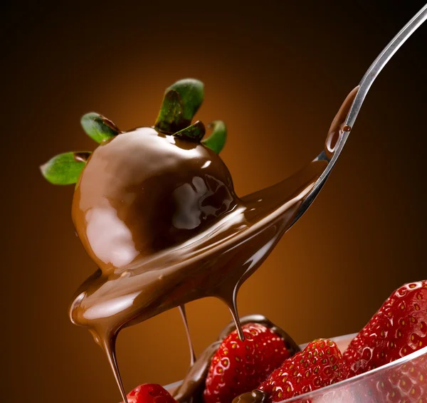 Chocolade en aardbeien — Stockfoto