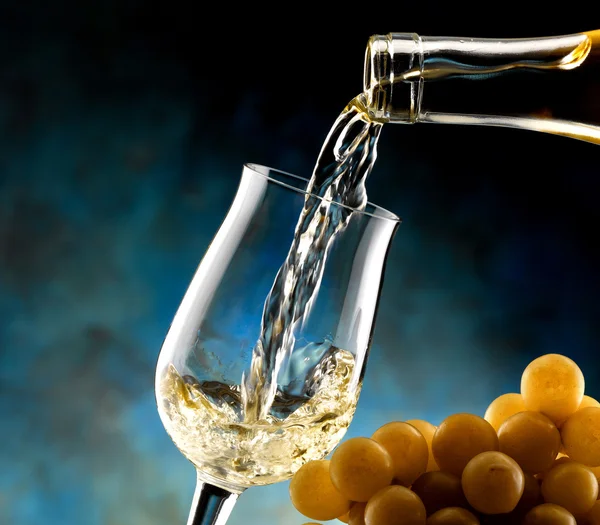 Glas Weißwein — Stockfoto