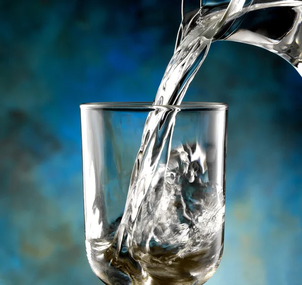 Склянка холодної води — стокове фото