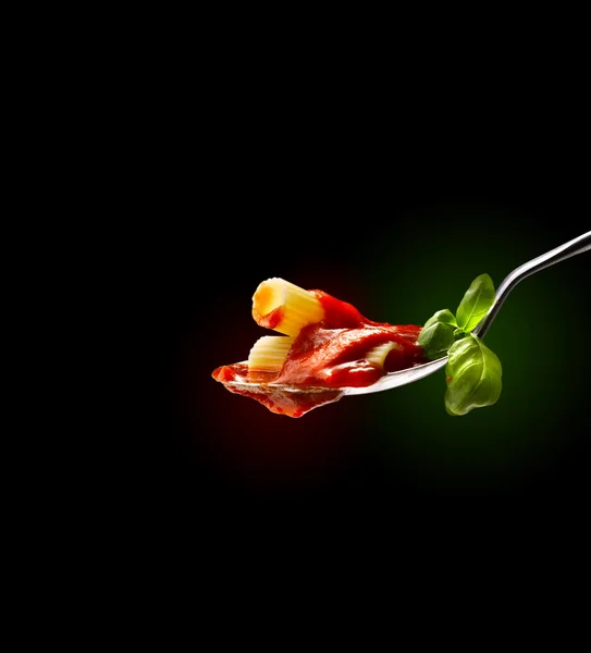Basil pasta and tomato sauce — Stock Photo, Image