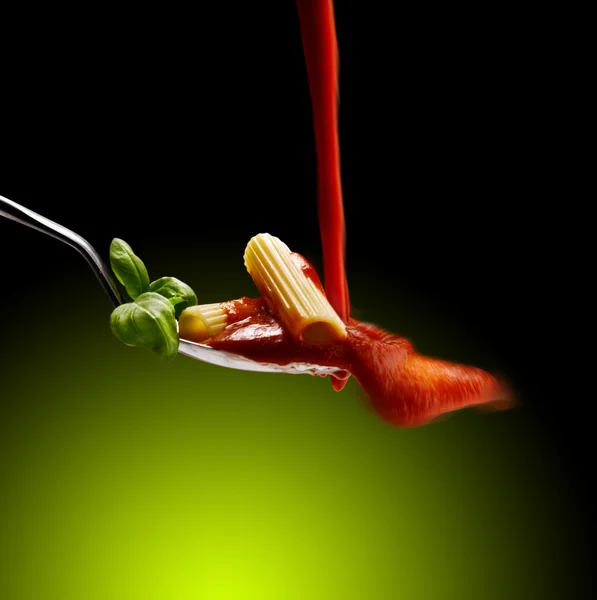 Basil pasta and tomato sauce — Stock Photo, Image