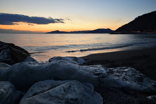 Luces Colores Increíbles Romántica Puesta Sol Sobre Mar Liguria — Foto de Stock