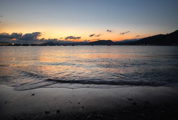 Neuvěřitelná Světla Barvy Romantický Západ Slunce Nad Mořem Ligurii — Stock fotografie