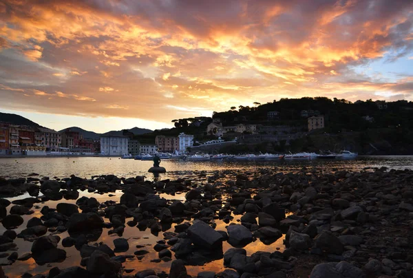 Spectacular Sunrise Baia Del Silenzio Beach Sestri Levante Liguria — Foto de Stock