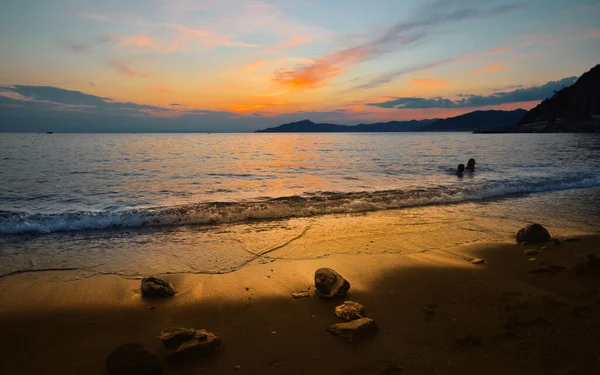 Krásný Západ Slunce Volné Pláži Sestri Levante Ligurii — Stock fotografie